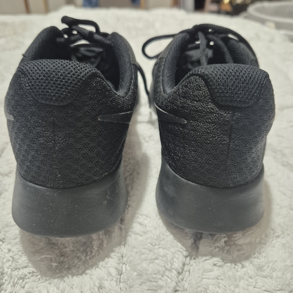 NIKE Triple Black Tajun Mesh Athletic Sneakers...size:7 - Picture 5 of 12